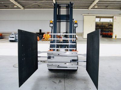 xe-nang-hang-kep-thung-hang-carton