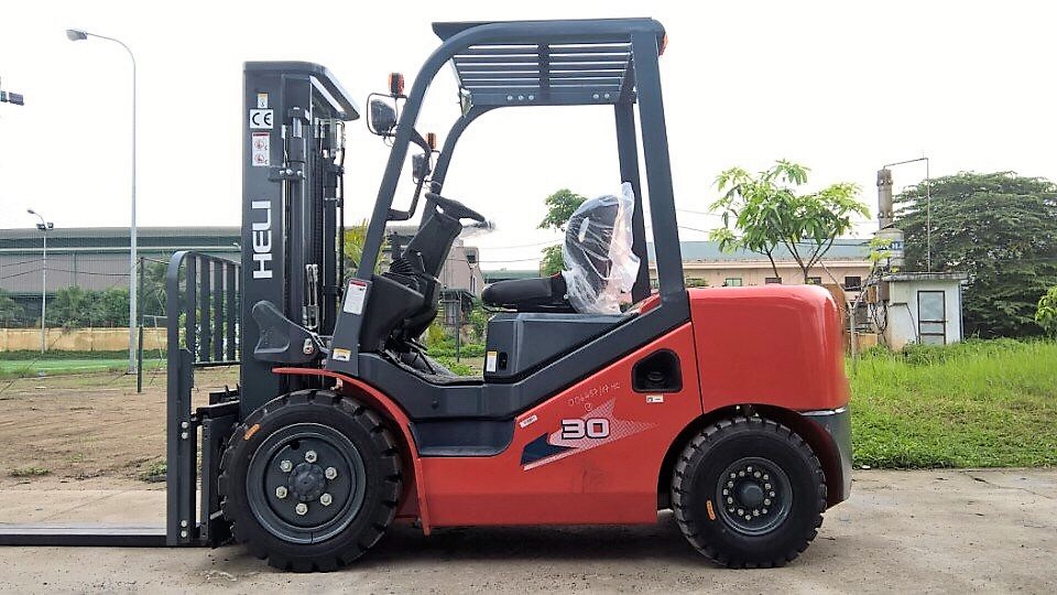 Xe nâng 3 tấn động cơ Isuzu C240 Japan